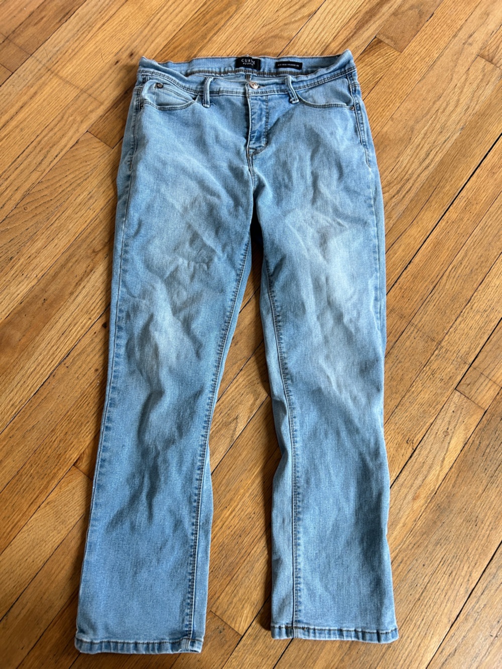 Light Wash Straight Leg Women’s Jeans - Casual Everyday Fit